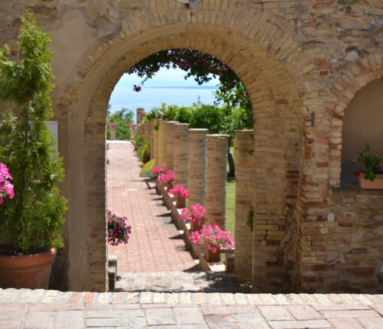 Giardini_Napoletani_di_Palazzo_d'Avalos (foto Wikipedia)