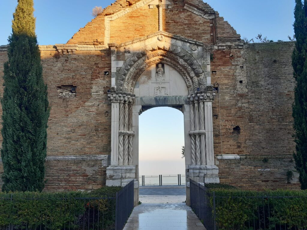 Rovine chiesa San Pietro