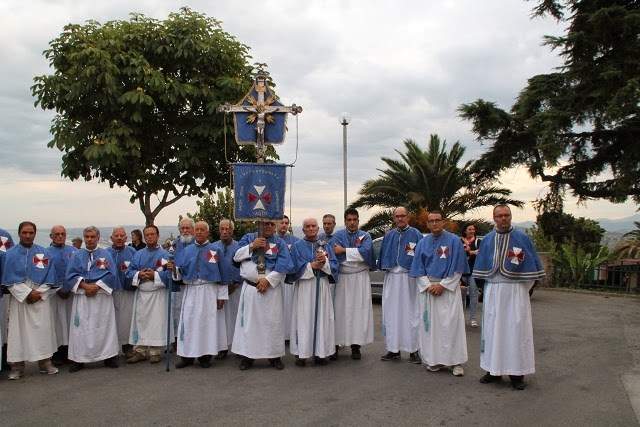 Confraternite Spina e Gonfalone (foto Noi Vastesi)